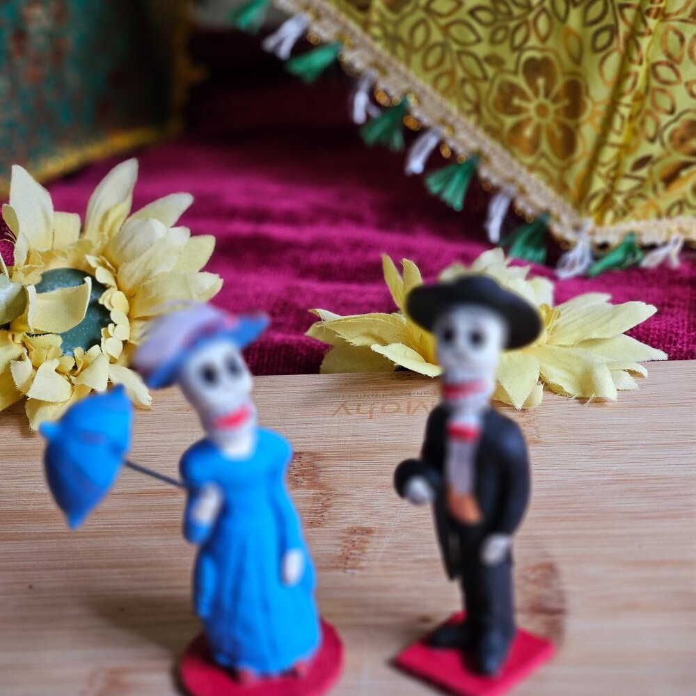 VINTAGE OAXACAN MUERTOS COUPLE WIRE AND CLAY SCULPTURES - Picture 3 of 5